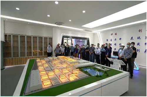 ��ҵ������ѵ���Ĺ�Ħ���ڹ�·��